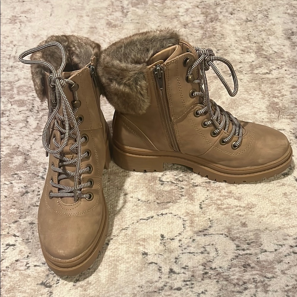 Women's Tan Fur-Lined Lace-Up Boots